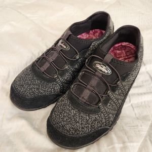 Black/gray/pink slip-on Skechers, size 7